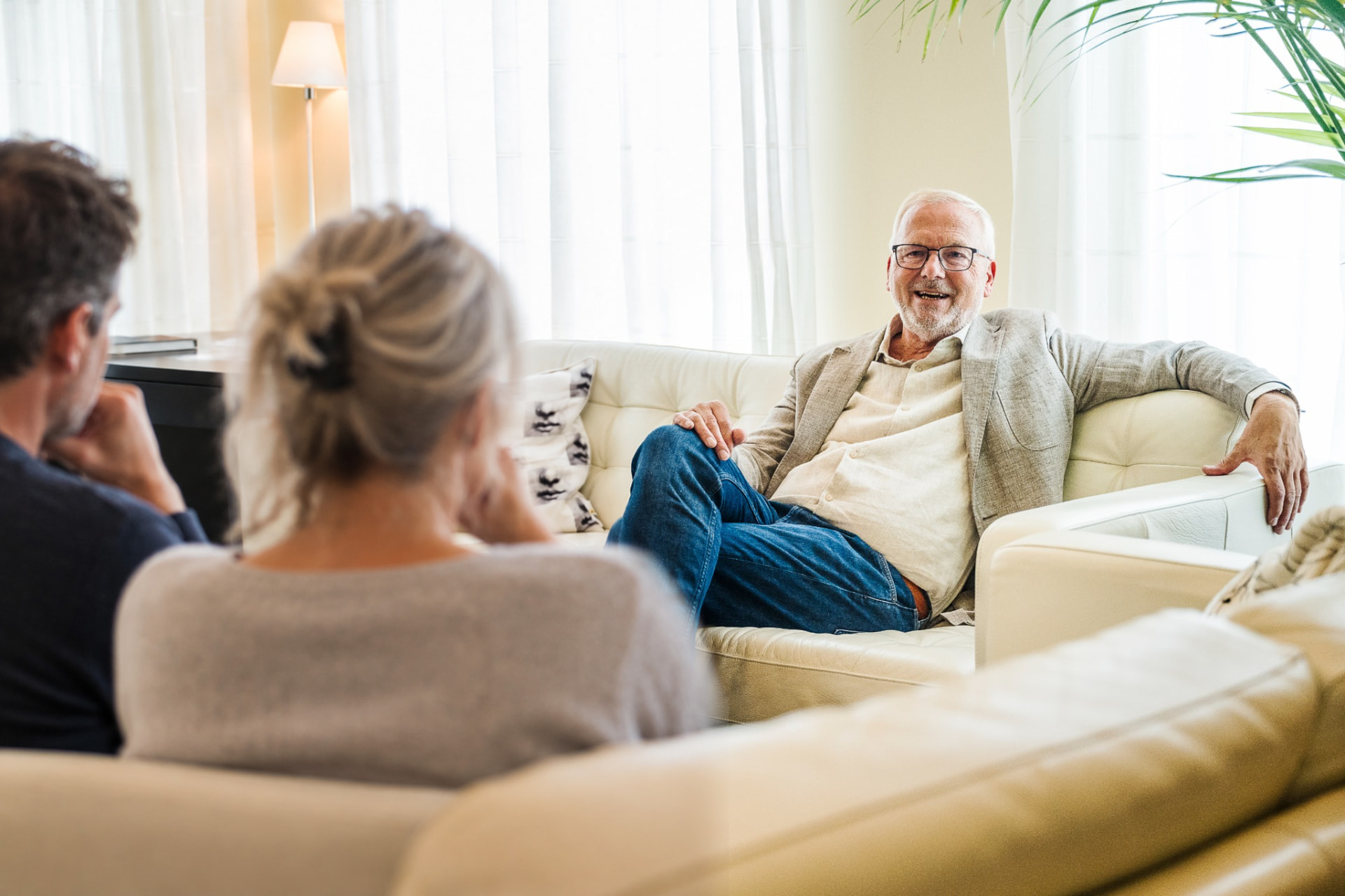 Leen Bokhorst in gesprek in zijn praktijk in Zoetermeer